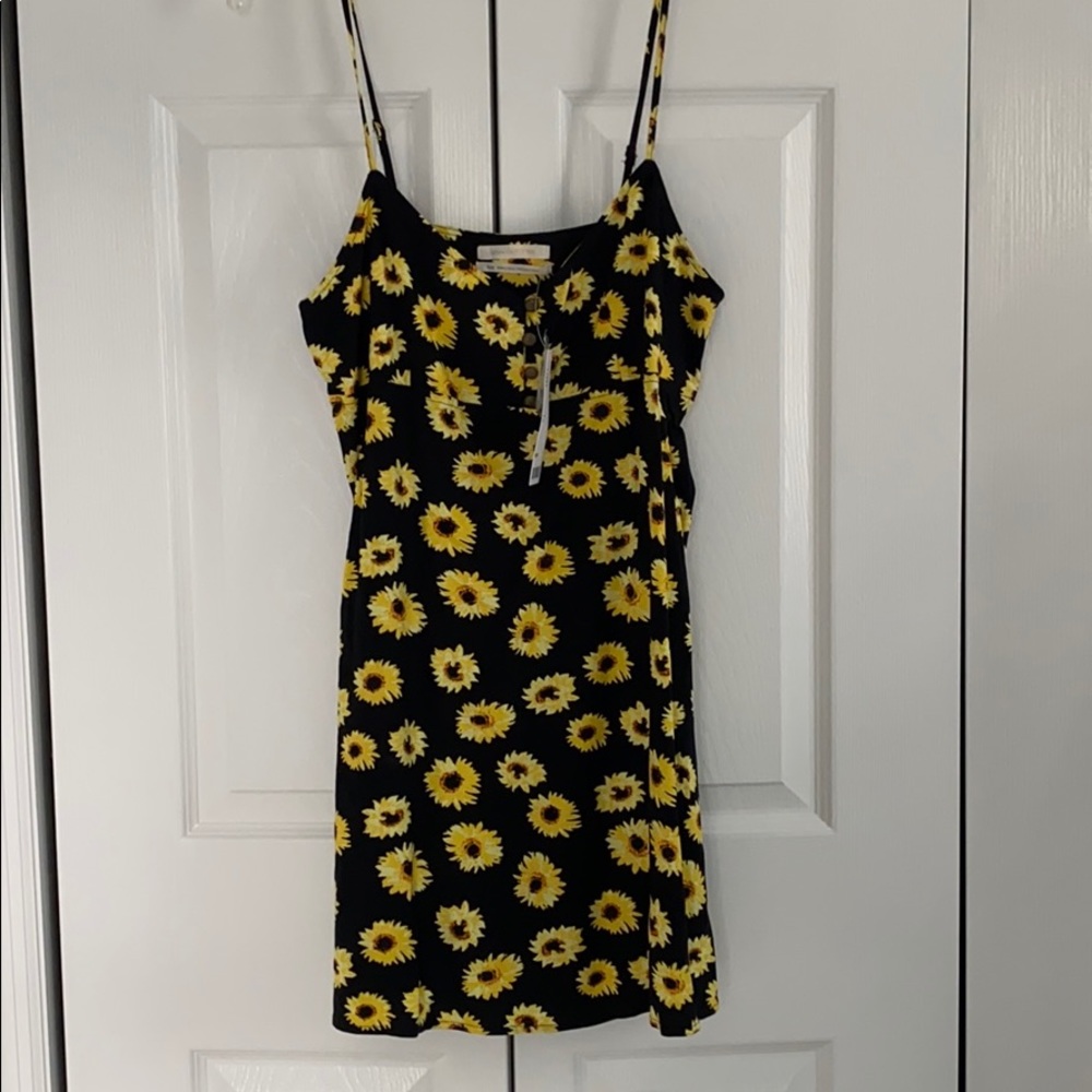 *NWT* Urban Outfitters Sunflower Dress🌻 - Size M